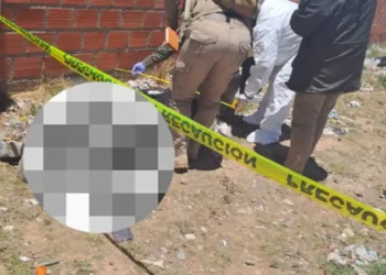 El cuerpo de Janeth fue hallado en un lote baldío en El Alto. FOTO: FGE