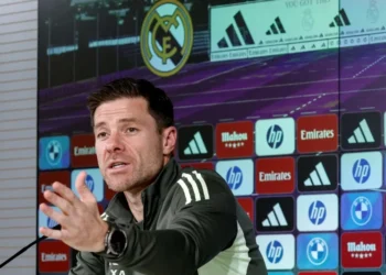 El entrenador español del Real Madrid, Xabi Alonso, en rueda de prensa previa al partido de LaLiga ante el Deportivo Alavés. (FOTO: AFP)