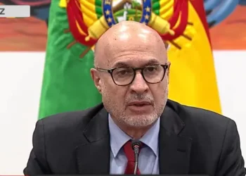 El ministro José Luis Lupo denuncia "desfalco" en empresas y plantas. Foto: Captura Bolivia Tv.