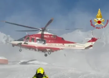 Los bomberos rescataron a los heridos/AFP