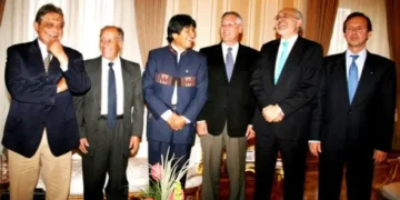 Los expresidentes Jaime Paz, Jorge Quiroga, Eduardo Rodríguez, Guido Vildoso y Carlos Mesa.