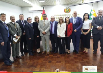 La delegación del Banco Mundial con autoridades de Minería. Foto: Ministerio de Minería.