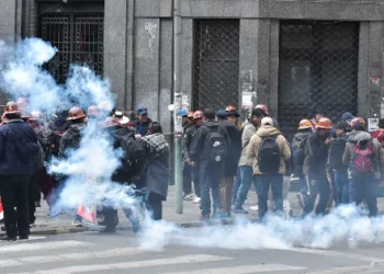 Protesta de mineros en La Paz contra el DS 5503. 
Foto: APG