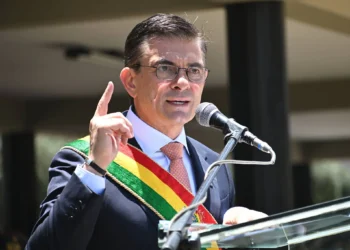 El rpesidente Rodrigo Paz en el acto de graduación de nuevos oficiales de las FFAA.
Foto: Rodrigo Paz