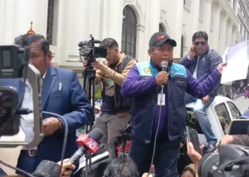 Varios sectores presentaron sus demandas al viceminstro René Flores. Foto: Wara Tv.