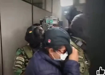 La abogada al llegar al palacio de Justicia en Santa Cruz/Captura de pantalla