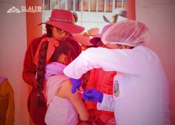 La Alcaldía de El Alto recuerda que continúa la vacunación a la población. FOTO: GAMEA
