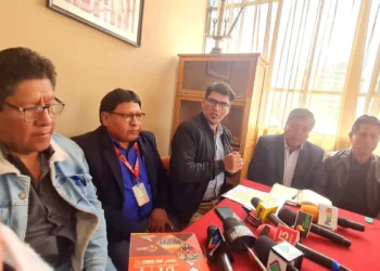 Reunión entre choferes de La Paz y técnicos de la Gobernación. FOTO: Gobernación de La Paz