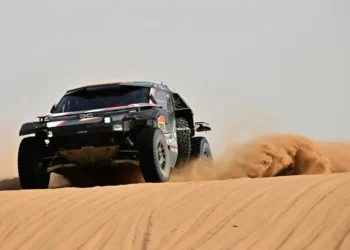 El piloto catarí Nasser Al-Attiyah, líder de la general del Rally Dakar, durante la 7ª etapa, entre Riad y Wadi ad-Dawasir, Arabia Saudita. (FOTO: AFP)