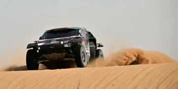 El piloto catarí Nasser Al-Attiyah, líder de la general del Rally Dakar, durante la 7ª etapa, entre Riad y Wadi ad-Dawasir, Arabia Saudita. (FOTO: AFP)