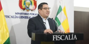 El fiscal general del Estado, Roger Mariaca, en conferencia de prensa. FOTO: FGE