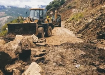 La ABC movilizó maquinaria y obreros para limpiar la carretera/ABC