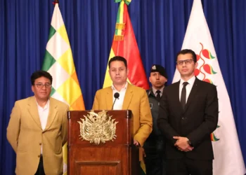 El vicepresidente Edmand Lara y el secretario de general (der.) Freddy Vidovic. (Foto: Vicepresidencia)