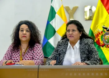 La ministra de Salud, Marcela Flores, en conferencia de prensa. FOTO: Ministerio de Salud