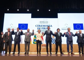 Presidentes y representantes de países miembros del Mercosur en la firma del acuerdo con la Unión Europea. (Foto: Cancillería)