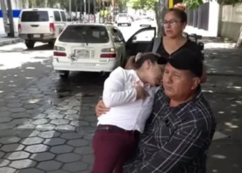 La diputada Diana Romero es traslada al hospital tras descompensarse.