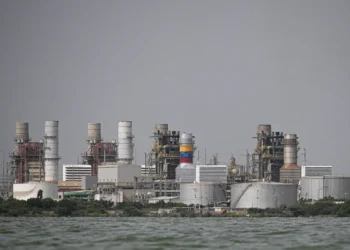 Estados Unidos administrará las plantas petroleras venezolanas/AFP