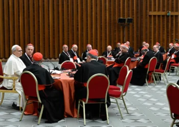 El Papa León XIV reunido con cardenales durante un Consistorio extraordinario en el Vaticano/AFP