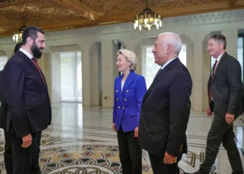 El presidente sirio Ahmad al-Sharaa en una reunión con representantes de la UE/AFP