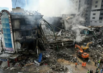 El fuego destruyó por completo el edificio/AFP
