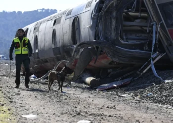 Un tren se descarriló y otro chocó contra los vagones/AFP