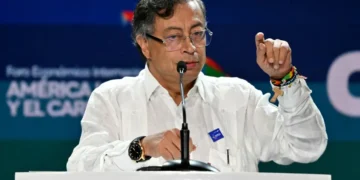 Petro durante su intervención en el foro de CAF/AFP