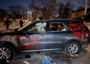 Una camioneta supuestamente de ICE fue vandalizada (RRSS)