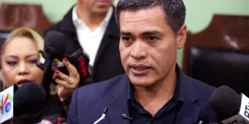 El presidente del Consejo de la Magistratura, Carlos Spencer, es entrevistado por la prensa. (Foto: Magistratura)