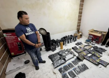 Droga encontrada en una empresa de seguridad en Santa Cruz. (Foto: DTV)