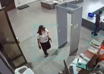 La exdiputada Laura Rojas en Aduana Nacional de Viru Viru.