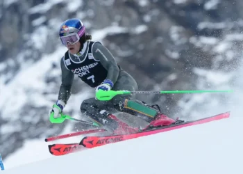 El brasileño de origen noruego Lucas Pinheiro Braathen compite en el slalom de la etapa de la Copa del Mundo de esquí alpino de Wengen. (FOTO: AFP)