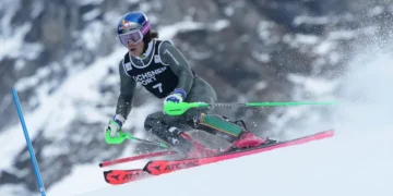 El brasileño de origen noruego Lucas Pinheiro Braathen compite en el slalom de la etapa de la Copa del Mundo de esquí alpino de Wengen. (FOTO: AFP)