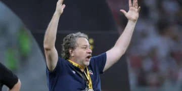 Júlio Casares, celebra la victoria en la final de la Super Copa brasileña de 2024. (FOTO: AFP)