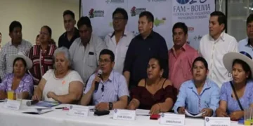 Dirigentes de la FAM Bolivia en reunión institucional