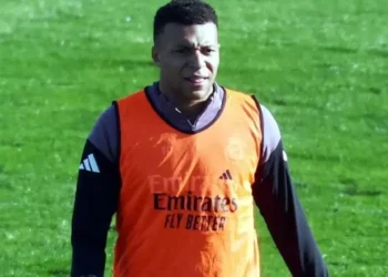 Kylian Mbappé se perderá la Supercopa de España por un esguince de rodilla que lo aqueja desde finales del 2025. (FOTO: AFP)