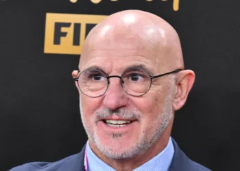 Luis de la Fuente, seleccionador de España, llega al sorteo del Mundial de Fútbol 2026. (FOTO: AFP)