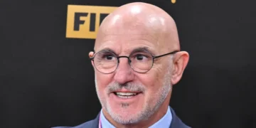 Luis de la Fuente, seleccionador de España, llega al sorteo del Mundial de Fútbol 2026. (FOTO: AFP)