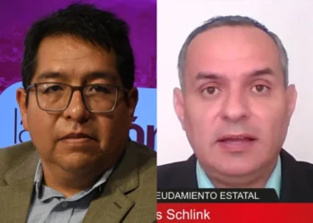 El economista Vicente Aguirre y el exviceministro del Tesoro y Crédito Público Carlos Schlink en Piedra, Papel y Tinta.