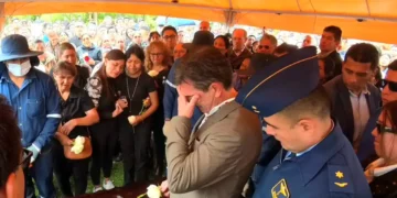 El presidente Rodrigo Paz en la misa de cuerpo presente de Mauricio Aramayo: Foto: Presidencia