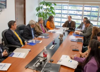 Reunión de autoridades de Impuestos con el CIAT. Foto: SIN.