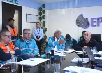 El alcalde de La Paz, Iván Arias, junto a organizaciones. FOTO: GAMLP