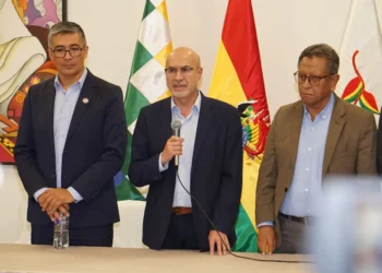 Varios ministros de Estado se reunieron con la COB. Foto: APG.