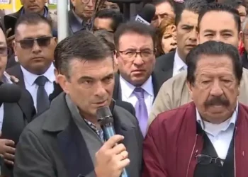 El presidente Rodrigo Paz junto al dirigente del MIR Óscar Eid Franco