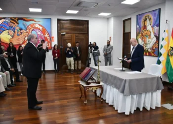 Hormando Vaca Díez es posesionado como nuevo viceministro de Tierras. (Foto: APG)