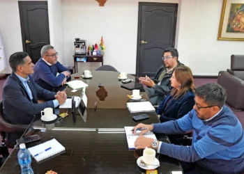 Una delegación de la CAF se reúne con el ministro Oscar Justiniano. Foto: Ministerio de Desarrollo Productivo.