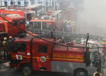 El cuerpo de Bomberos de Calcuta en el lugar de un incendio. Foto: Archivo AFP