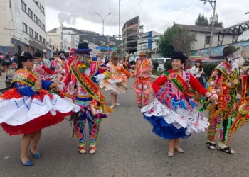 Danza y color en la llegada del Ch'uta. Foto: Sanantonio Abad Caquiaviri Sector Blanco