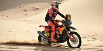 El piloto argentino Luciano Benavides compite en la séptima etapa del Rally Dakar. (FOTO: AFP)
