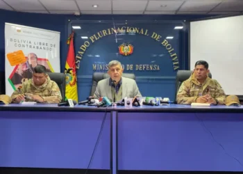 El viceministro de Lucha Contra el Contrabando, José Castro, en conferencia de prensa. Foto: Ministerio de Defensa.