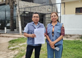 Pedro Callisaya, defensor del pueblo, presentó la solicitud ante el Juzgado Agroambiental de Entre Ríos, en Tarija. Foto: Defensoría del Pueblo.